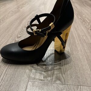 BRAND NEW… NEVER WORN FENDI MARY JANE 39 Black